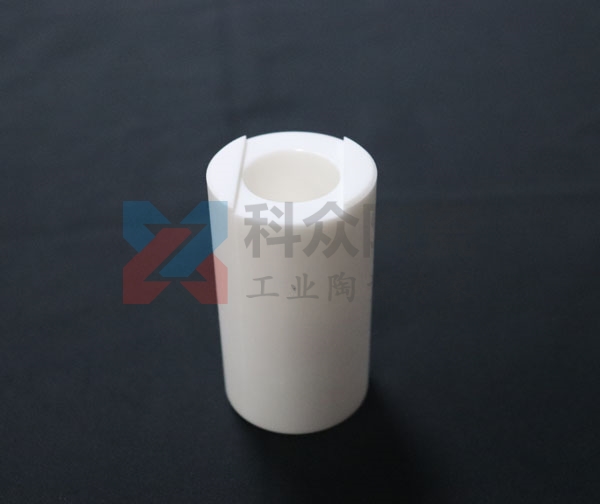 高鋁陶瓷耐磨管是什么?它的優(yōu)點(diǎn)在哪?